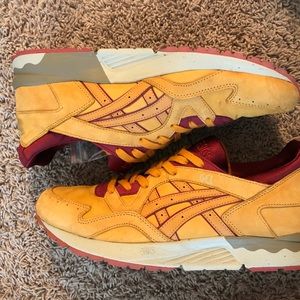 Asics Gel LYTE V Nubuck Shoes | Gently Worn